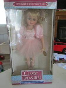 lot 136 image: classic treasure baby doll NIB