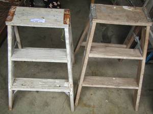 lot 156 image: 2 small 2 step ladders