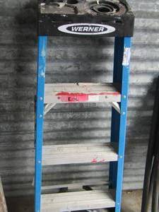 lot 157 image: WERNER STEP LADDER 4 FT
