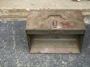lot 172 image: Vintage tool box missing front