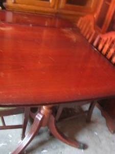 lot 222 image: VINTAGE DUNCAN PHYFFE DINING TABLE (306042)  with 4  SHIELD BACK CHAIRS also has 1 leaf 12 wide
