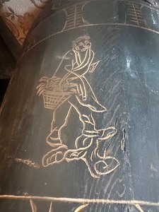 lot 2 image: Beautiful drum size unknown