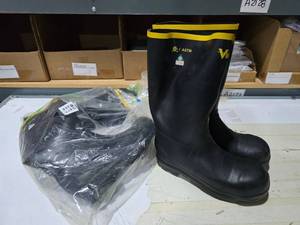 lot 95 image: Viking VW3-1 Steel Toe &amp Plate Rubber Boots, Size US MENS 11  QUANTITY 2  BID IS TIMES THE QUANTITY&nbsp MSRP $70 Each
