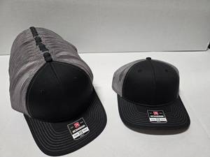 lot 135 image: Lot of Approx 20 Richardson 112 BlackGrey Snapback Trucker Hats