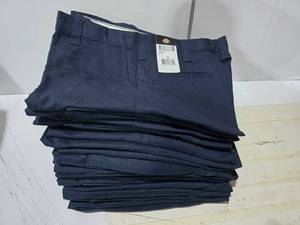 lot 274 image: Dickies Mens LR5420DN Industrial Cargo Work Shorts, Size 32 Waist.  QUANTITY 19 SHORTS  BID IS TIMES THE QUANTITY&nbsp MSRP $30 Each