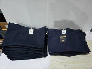 lot 414 image: Dickies Mens Cargo Navy Work Shorts.  SEE PICS FOR SIZES &amp COUNTS  QUANTITY 21  BID IS TIMES THE QUANTITY&nbsp MSRP $30 Each