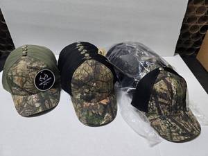 lot 425 image: Lot of Misc Realtree & Mossy Oak Adjustable Camo Hats.  Approx 26 Hats Total