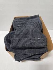 lot 433 image: Lot of 33 Pacific Headwear P600K Black Tweed Beanies