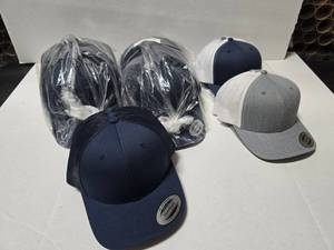 lot 474 image: Lot of 33 Misc Yupoong The Classics Snapback Hats.  Includes NavyNavy (Qty 27), GreyWhite (Qty 3) & NavyWhite (Qty 3)