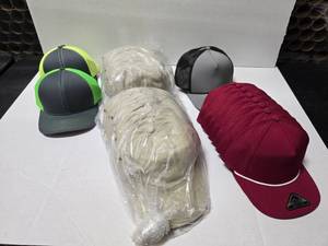 lot 580 image: Lot of 39 Misc Pacific Headwear Hats.  Includes P424 (Qty 8), P423 (Qty 3), 350C (Qty 24), 104C (Qty 4)