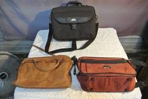 lot 84 image: Computer bag and handbags  Samsonite is the name on the  two.and a brown leather student bagsoft briefcase