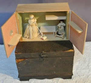 lot 92 image: handmade Corn husk dolls and little house  and more see pictures