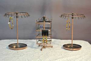 lot 96 image: Necklace and earring displaypersonal jewelry use with extras jewelry
