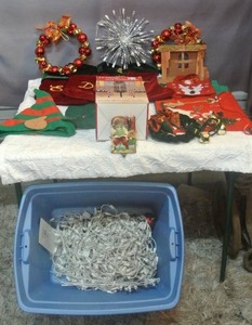 lot 146 image: Tote full of Christmas decor
