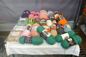 lot 148 image: Tote full of yarn  took pictures of it all