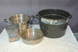 lot 214 image: 21 12 QT. Pan and steamer baskets and more see pictures