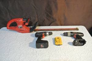 lot 227 image: Coleman drill, drillmaster dill,troy-bilt edger