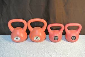lot 253 image: 15 Lb weights and 8Lb weights
