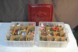 lot 254 image: Christmas ornaments in case