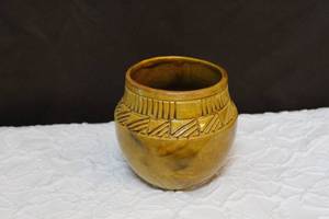 lot 274 image: Alabama Coushatta pot 1980-Rare kB,MFB this one is fire glazed