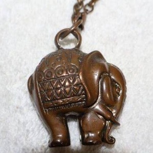 lot 140 image: Jewelry, animal themed elephant pendant necklace