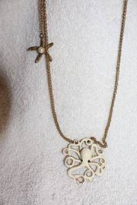 lot 141 image: Jewelry, animal themed octopus pendant necklace
