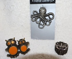 lot 148 image: Jewelry, animal themed owl rings and octopus