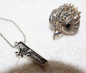 lot 157 image: Jewelry, animal themed bird head ring and Jack Skellington necklace
