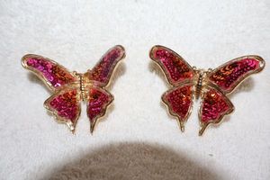 lot 160 image: Jewelry, animal themed Gold butterfly with sequence earrings