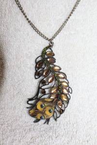 lot 162 image: Jewelry, animal themed Peacock feather pendant necklace