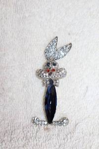 lot 177 image: Jewelry, animal themed beaded Bugs Bunny pendant