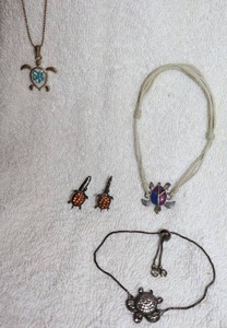 lot 111 image: Jewelry, animal themed Turtle jewelry