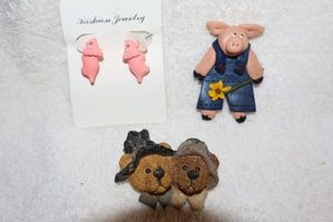 lot 117 image: Jewelry, animal themed Whimsical pins and earrings