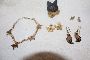 lot 123 image: Jewelry, animal themed cat and butterfly jewelry
