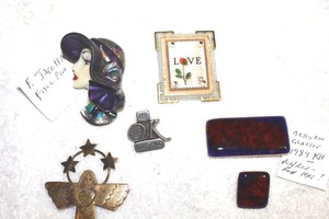 lot 183 image: Artisan brooch pins and more as shown
