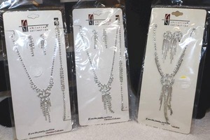 lot 217 image: Jewelry Rhinestone necklace and earring sets