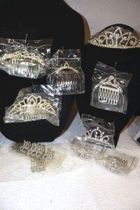lot 221 image: Jewelry Tiara style hair combs plus tiara