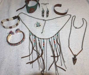 lot 209 image: Jewelry Native American style jewelry