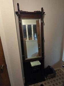 lot 439 image: Vintage mirror (frame needs a little attention)