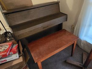 lot 5 image: Vintage Electrokey electric Piano