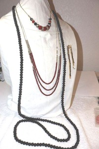 lot 253 image: Glass bead jewelry black and red bead jewelry as shown