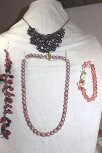 lot 254 image: Glass bead jewelry pink and purple bead jewelry