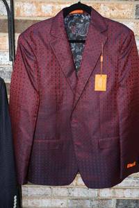 lot 71 image: TALLIA burgundy suit jacket still with tags, looks new, size 44 Reg