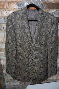 lot 66 image: TALLIA gray and brown pattern suit jacket, size 42.