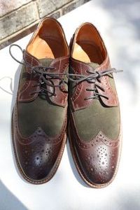 lot 9 image: Mens leather shoes Johnston and Murphy suede and leather wingtip. Gently used.