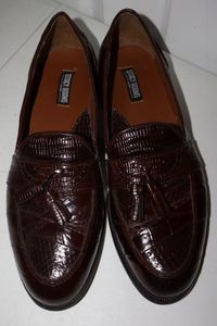 lot 12 image: Mens leather shoes Stacy Adams brown leather dress shoe. Size 10 gently used.