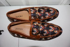 lot 15 image: Mens leather shoes JITAI brown leather with embroidered birds and gold buckle, size 10 gently used.