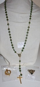 lot 45 image: Movement Jewelry Italian Irish harp St. Patricks rosary, Soolor Celtic pin with kelly green heart