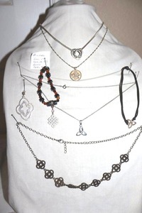 lot 46 image: Movement Jewelry Celtic style jewelry