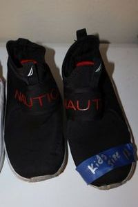 lot 287 image: Kids shoes size 11-12. 3 pairs, see all photos.